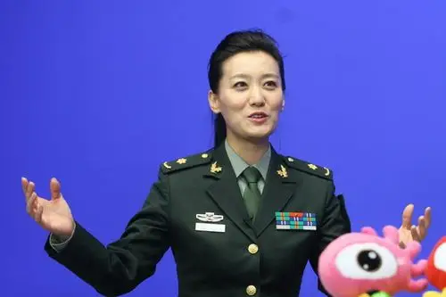 图文谭晶聊音乐会谭晶一身军装