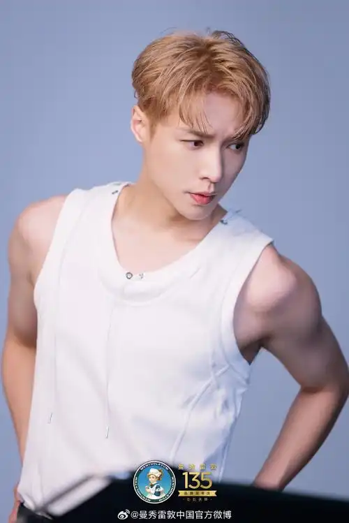 张艺兴曼秀雷敦品牌代言人#的帅气养眼照片让你#冰爽唤醒节奏由我#!