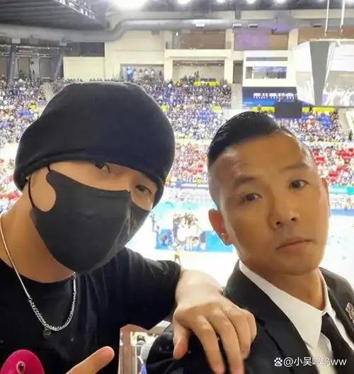 这次周杰伦被好兄弟陈建州牵连他的大瓜藏不住了