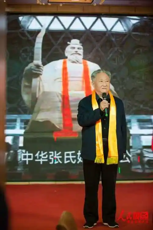 中华张氏总会常务副会长张崇华以"族谱就是族人永不消失的户口本",向