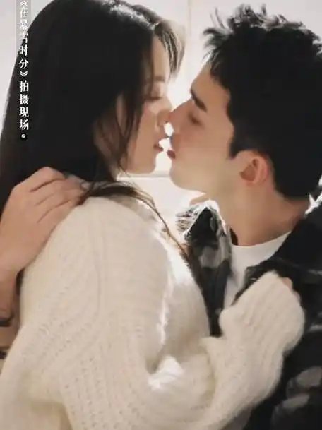 导演让吴磊赵今麦亲嘴##吴磊赵今麦床头咚的一百种姿势##在暴雪时分