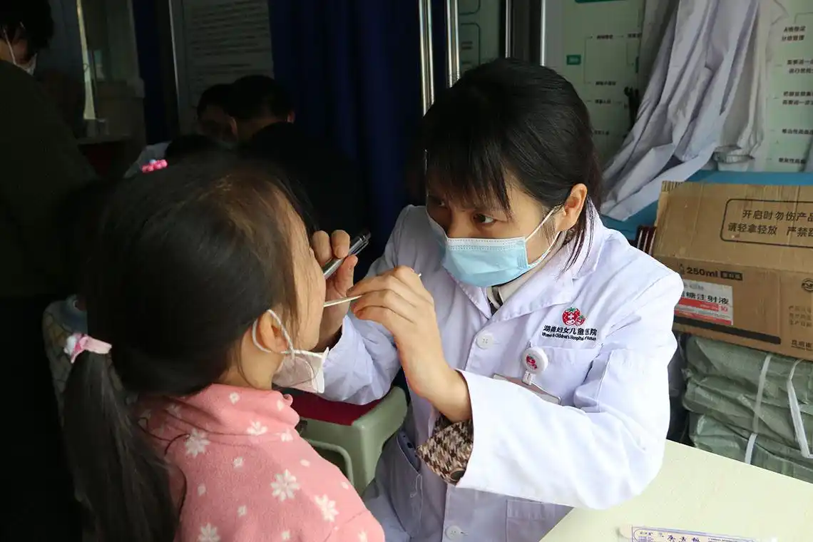 长沙天心区新开铺街道为儿童提供免费体检