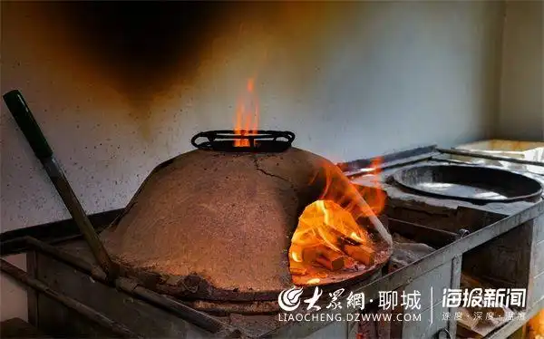 最原始烘烤烧饼的"吊炉"