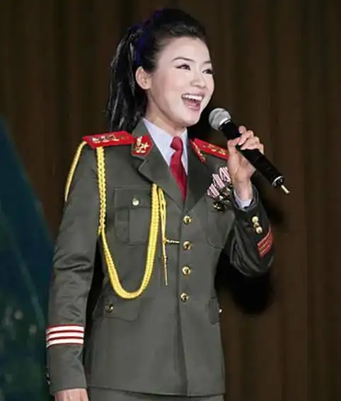 著名军旅歌唱家陈思思,颜值美爆了_网易订阅