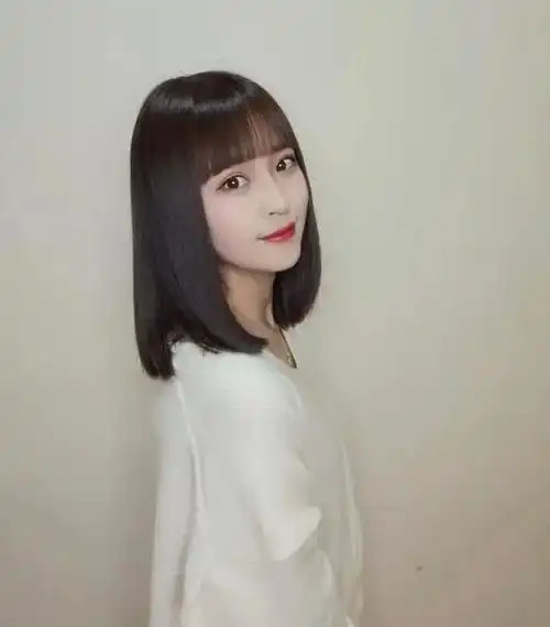 长脸女生想剪头这4款发型才显气质更时髦