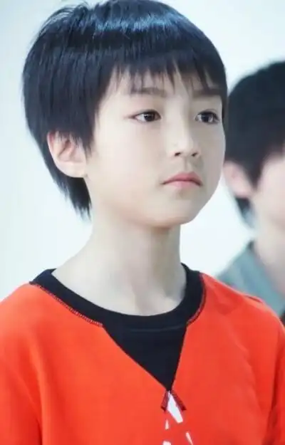 王俊凯小时候照片