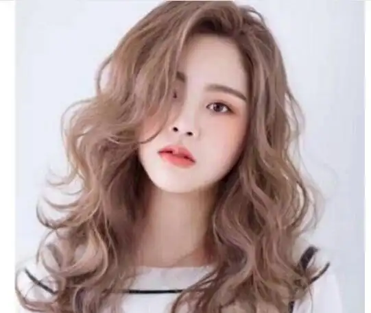 现在我们就一起来欣赏一下这些最流行空气烫发发型吧,这些2019烫发