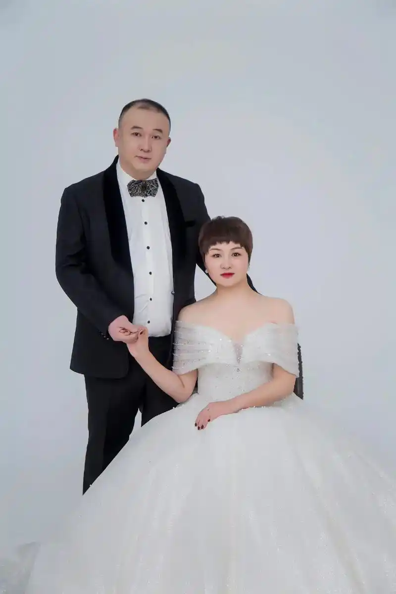 这首郭峰的(甘心情愿)是我们结婚二十年 同甘共苦 不离不弃的 - 抖音