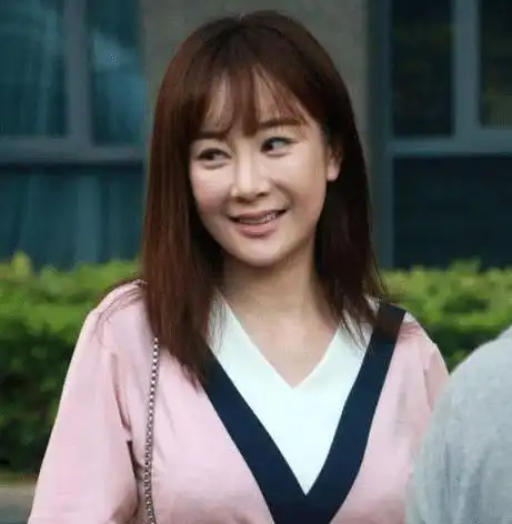 张檬身材让人羡慕前凸后翘还有细腰消肿后颜值也回升