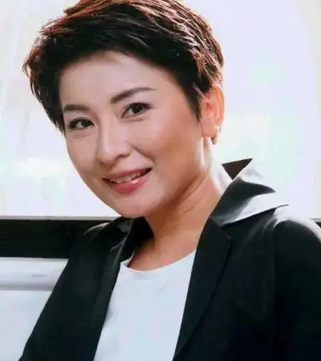 天后陈淑桦罕见近照曝光62岁难掩苍老当红时改名退圈至今未婚