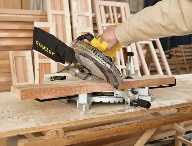 stanley最新1600w10寸复合斜断锯