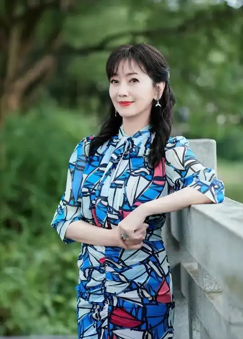 回顾赵雅芝的骄傲三个儿子都是学霸今大儿子44岁二儿子40岁