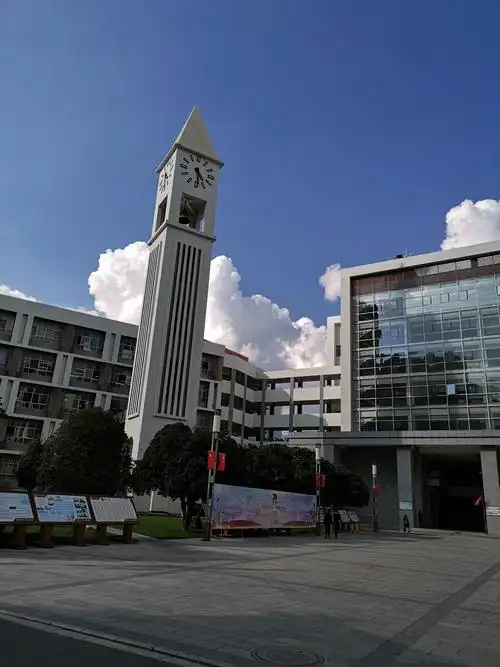 2019年10月9日昆明市教研室在昆十中求实校区组织了这次教研活动.