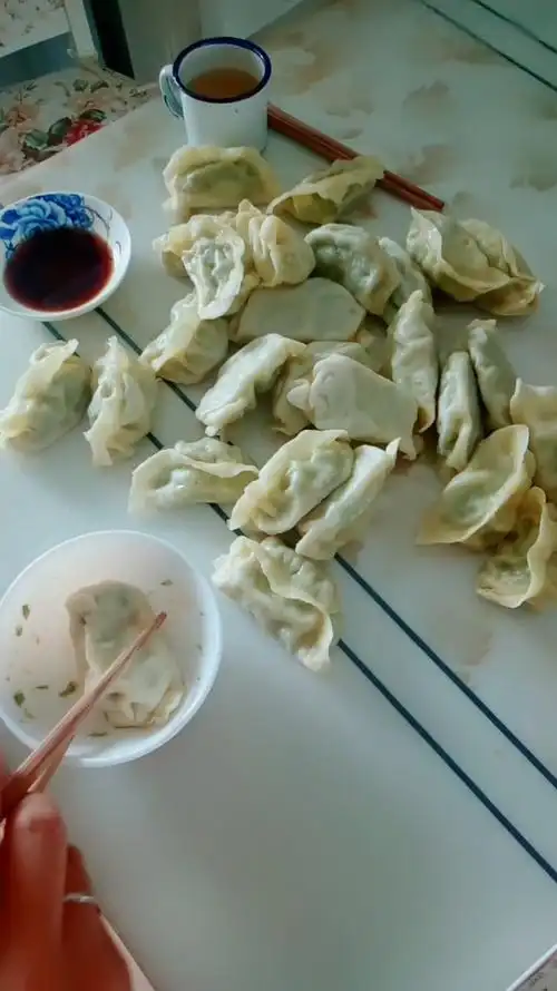 舌尖上的乡村美食#就这习惯,饺子往桌上一倒开吃