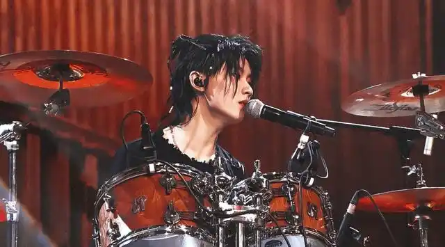 温柔队长马嘉祺,实力vocal,舞力超高,业务能力一级棒