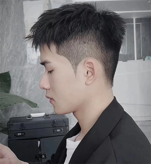 长脸,瓜子脸和圆脸都适合烫摩根烫,它没有锡纸烫那