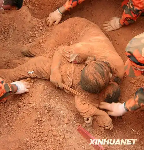 《母爱地震》获第五届华赛年度最佳新闻照片奖