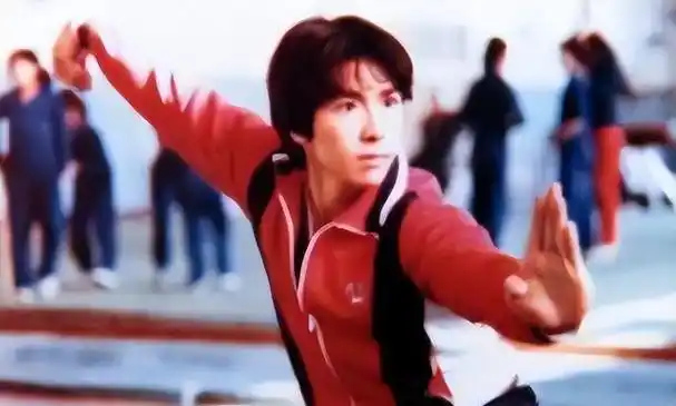 事实证明,60的甄子丹,早已走上人生的另一条"康庄大道"