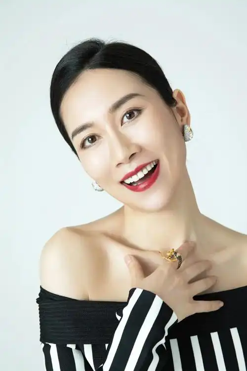 回顾演员温峥嵘长得漂亮戏也好为人低调不张扬追求平淡生活