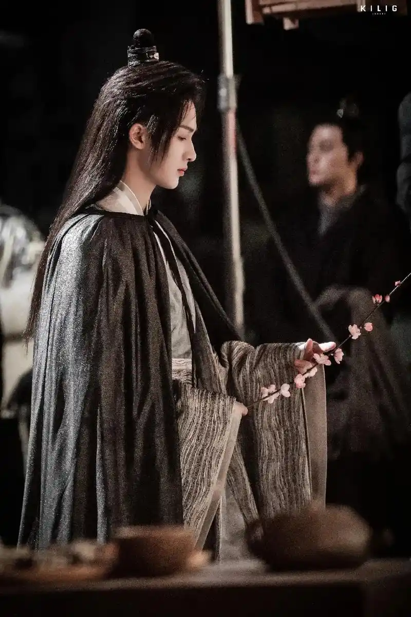 公子在等谁 | #朱正廷 #古风 #热门 月落乌啼霜满天,江 - 抖音