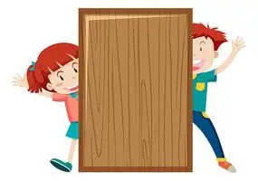 在门后捉迷藏的小朋友