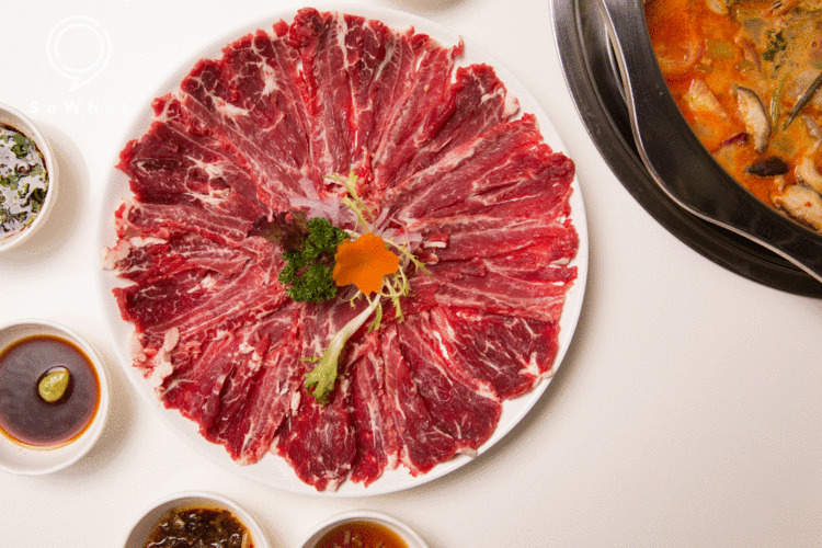 88手切本地鲜牛颈脊肉肉篇前面已经介绍过什么叫m9,看脂肪分布,矮色