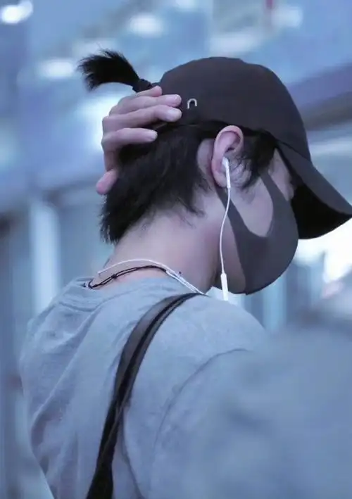 肖战机场##肖战扎了小辫儿