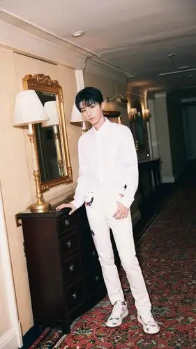 歌手王俊凯,舞台精彩,帅气有才华,请看帅气写真照