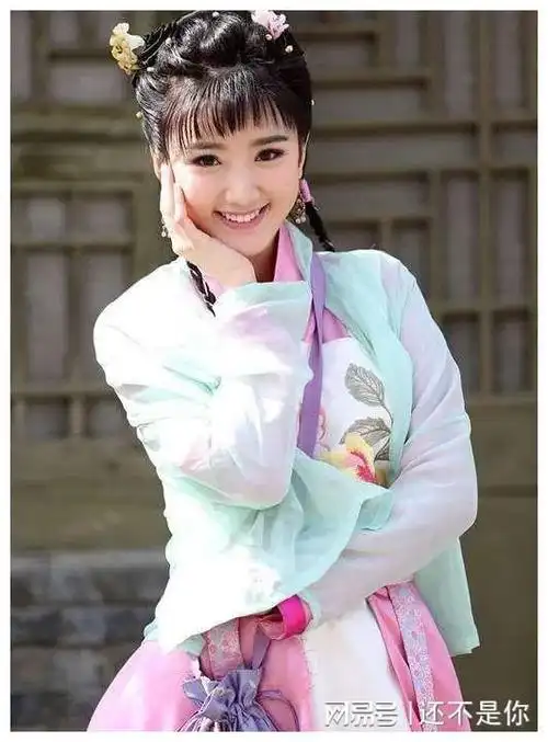 一饰演程书瑶2013版天龙八部 一饰演钟灵2014版神雕侠侣 一饰演郭芙