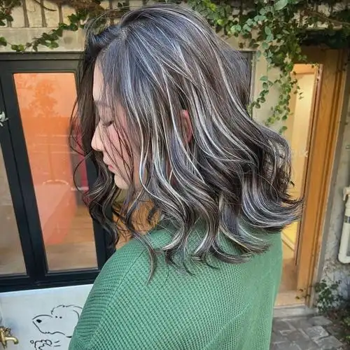 2021发型别瞎染了,高光染让你美出回头率,好看还有层次感_腾讯新闻