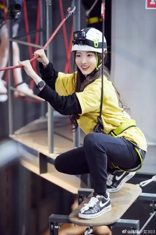 硬糖少女303小团综