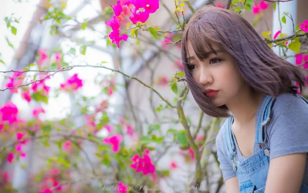 性感美女户外写真电脑壁纸