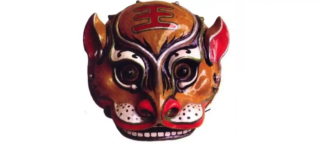 彝族的虎头面具.