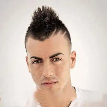 男生黑色短发鲨鱼头发型图片及介绍