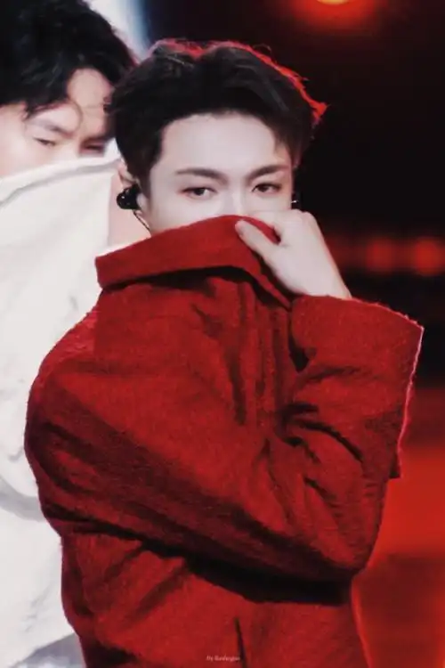 张艺兴央视跨年面纱舞台##央视跨年晚会##和张艺兴点亮微博之夜