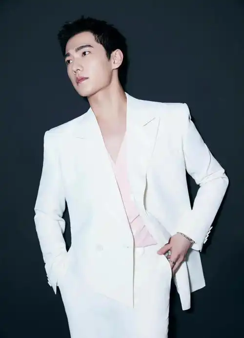 杨洋白色西装照07