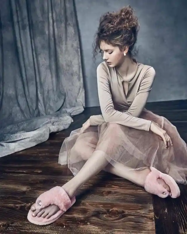 17岁加拿大模特savannablade的一支广告引起网友观注.