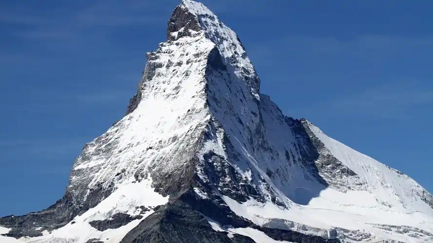 俊俏秀丽的山峰图片桌面壁纸