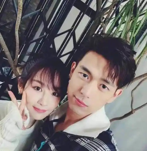 余生请多指教定档暑期杨紫晒照比v一脸甜笑却意外撞脸现男友