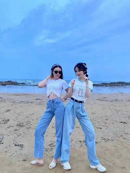 闺蜜夏天海边拍照合照姿势期待夏天到来