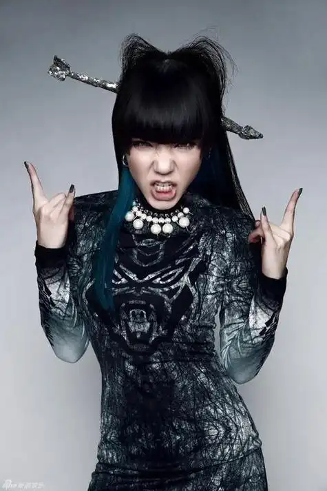 吴莫愁:从《中国好声音》的摇滚小魔女到音乐仓库的造作人