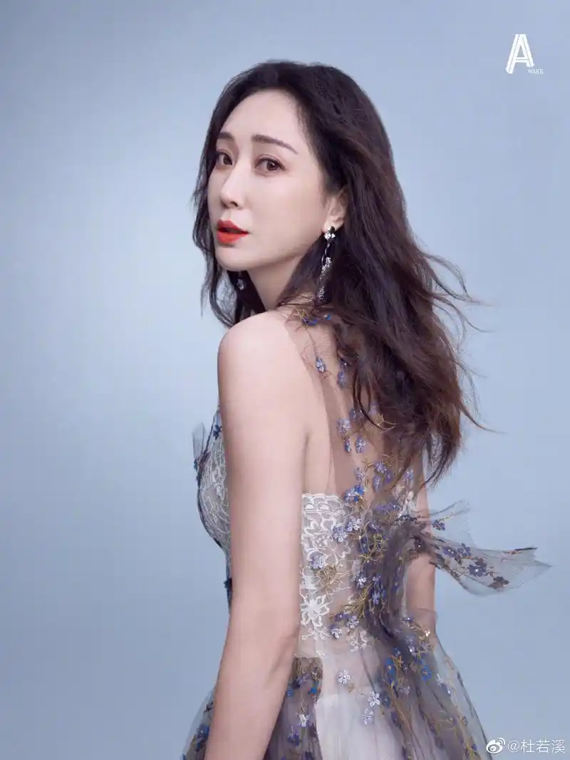 杜若溪封面写真,气质优雅,美丽迷人