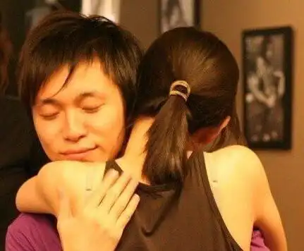 图吴青峰女友照片曝光初恋女友竟然是mv女主角