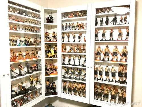 艾斯声优古川登志夫惯例晒出他的震撼艾斯手办墙