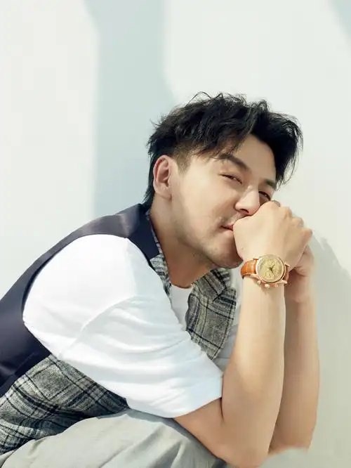 雷佳音呆萌雅痞时尚写真图片46