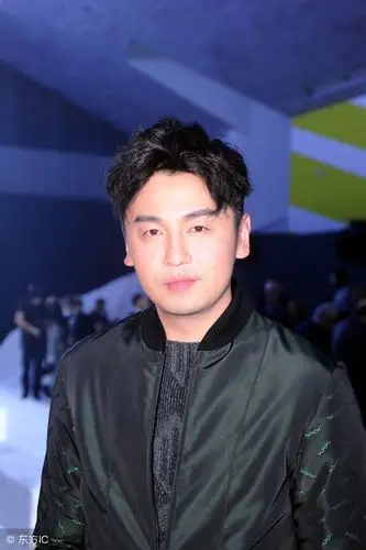 中国内地男演员:雷佳音