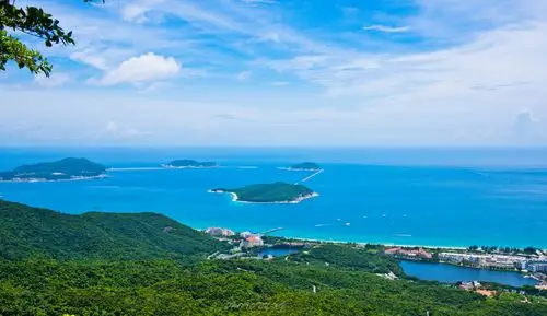 原创海南三亚最美的沙滩,被誉天下第一湾,长期居三亚旅行搜索榜之首