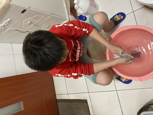 潘南小学北校区二年级一班——洗袜子指导老师:王玉芝