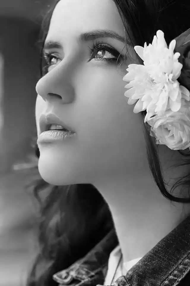 高清黑白色美女欧美简约风格手机壁纸