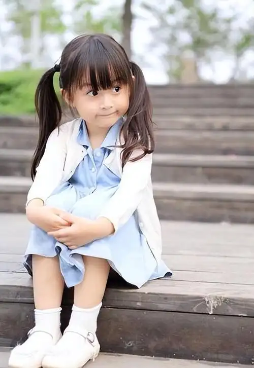 刘楚恬:2岁出道年入百万,因长相甜美被禁止整容,如今长成啥样